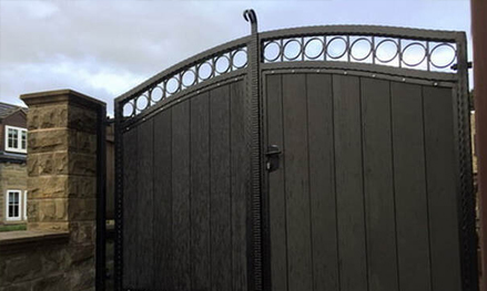 WPC double gates www.fencedevelop.com